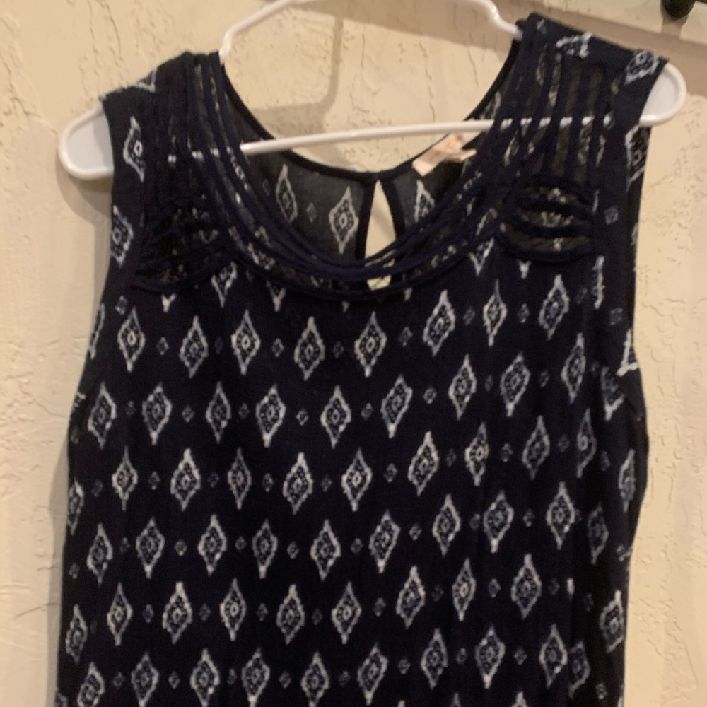 Stitch Fix Navy Blue and white tank top